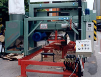 Mebor HTZ 1200 Professional  Устройство для облегчения удаления досок  Устройство оборудовано вальцом, находящимся на пути станка, облегчает удаление досок в случае, когда нет возможности установить приводной транспортер 