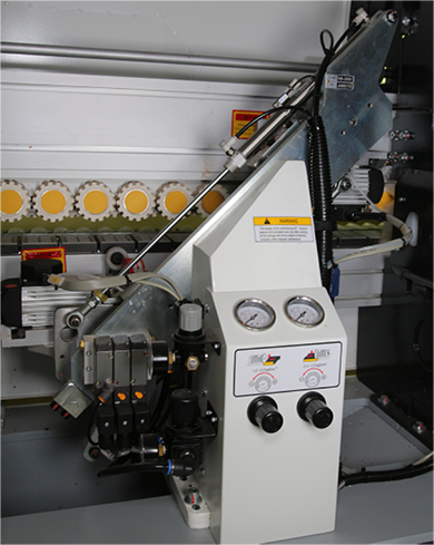 Nanxing NB4J / NB4JQ  Узел 2-х моторной торцовки  Линейная направляющая расположена под углом 45° 2 пилы диаметром Ø105 х 22 Z24, расположены под углом 50° Автоматическая система смазки направляющих Точный контроль осуществляется за счет установле...