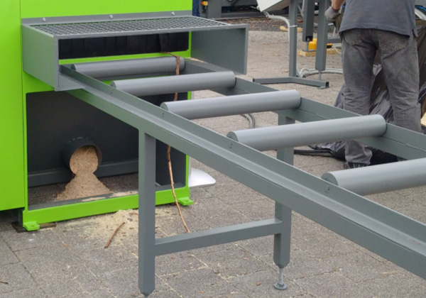 MEBOR VR-1300 VR 1300  Рольганги  В базовом исполнении станок укомплектован двумя рольгангами по 3 метра (на входе и на выходе) 