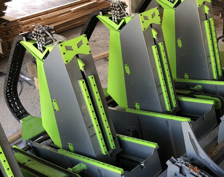Mebor VTZ-1400 PLUS  Дополнительный зажим  Дополнительное поворотное устройство бревен с тремя поворотными цепями необходимо для эффективного вращения бревен различных длин 
