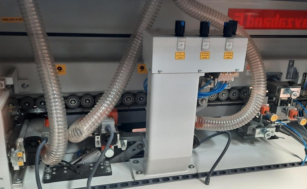 Alba Advantage 7 Ultra  Узел 2-х моторной обкатки углов  Предназначен для профильного фрезерования передних и задних стыков кромки (углов) на различных профилях  В комплект включены радиусные фрезы 