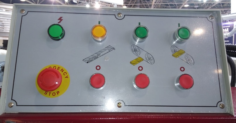 HIGH POINT HP-68  Электрооборудование  На пульте управления расположены кнопки запуска и остановки, управление подающим транспортером  Электрооборудование отвечает всем современным нормам и стандартам по безопасности и обеспечивает безопасное обсл...