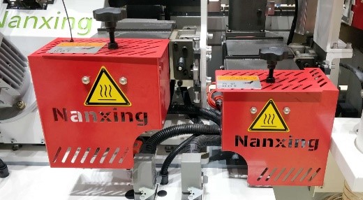 Nanxing NB5X  2 клеевые ванны  Две отдельных клеевых ванны для прямого и скошенного частей торцев  Каждая ёмкостью 5литров с антипригарным покрытием 