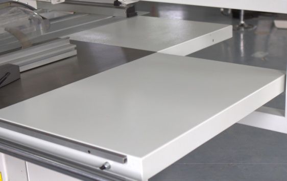 KDT KS-132C Plus  РАСШИРИТЕЛЬНЫЕ СТОЛЫ     Полноформатные дополнительные столы позволяют распускать листы различных размеров   		 