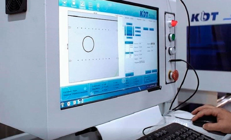 KDT KD-812A  СТАНОК ОСНАЩЕН ПРОМЫШЛЕННЫМ КОМПЬЮТЕРОМ НА БАЗЕ WINDOWS     			  Интерфейс управления станком русифицирован   		 
