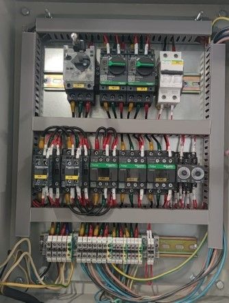 SMT MS 350  ШКАФ УПРАВЛЕНИЯ НА БАЗЕ КОМПЛЕКТУЮЩИХ SCHNEIDER ELECTRIC     			 В шкафу управления используются электронные компоненты Schneider Electric, мирового лидера в области цифровых решений управления электроэнергией и автоматизации   		 