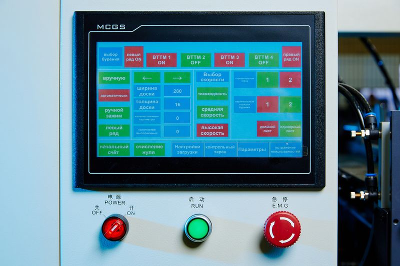 KDT-6042NSL  УПРАВЛЕНИЕ СТАНКОМ     Управление станком осуществляется с помощью специального пульта оборудованным промышленным дисплеем с системой «Touch screen»   		 