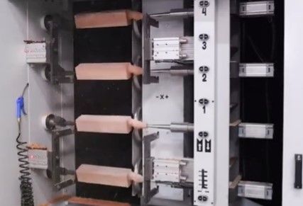 DINCMAK EKS.T4 CNC  ОДНОВРЕМЕННАЯ ОБРАБОТКА ЧЕТЫРЁХ ИЗДЕЛИЙ     					 В течении одного цикла обработки получаем сразу четыре одинаковые изделия, обработанные чашечными фрезами, использование которых гарантирует долгое сохранение качества реза при ...