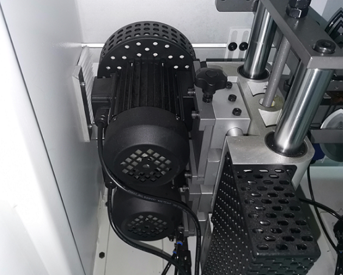 KDT KE-2368JHSKCAD  УЗЕЛ ПОЛИРОВКИ С ОСЦИЛЛЯЦИЕЙ     					 Узел полировки с осцилляцией осуществляют очистку пластей заготовки и полирует профиль кромки для придания ей финишного блеска и естественного цвета   				     					 Полировка осуществляет...