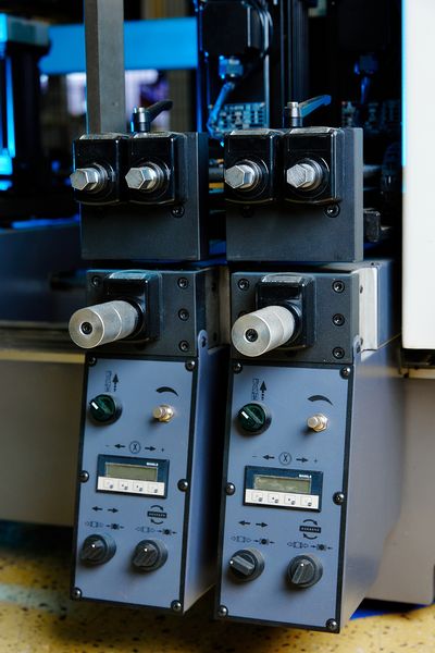 KDT-6042NSL  ЦИФРОВОЙ ДИСПЛЕЙ НА ТРАВЕРСКАХ     Отображает точное положения сверлильных групп   		 