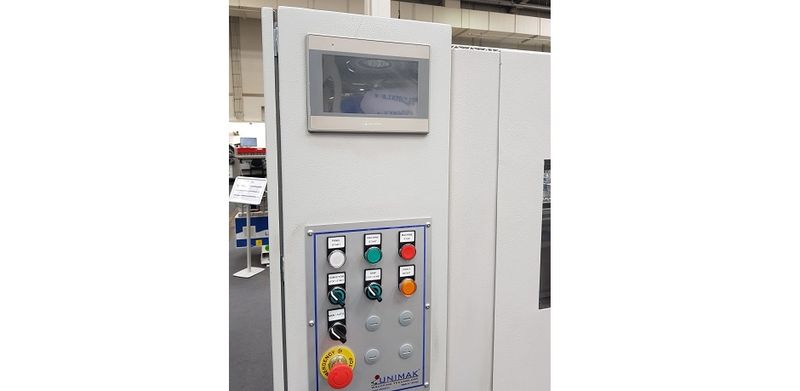 Unimak FS1-60  СИСТЕМА УПРАВЛЕНИЯ     Пульт управления снабжен Touch-Screen, на котором задаются все необходимые параметры работы, выдаются ошибки, сервисные сообщения, данные о производительности   		     Кнопки запуска/останова и грибок аварийно...