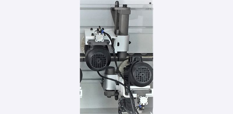 KDT KE-396JB  УЗЕЛ ПОЛИРОВКИ           Узел полировки осуществляет полировку обработанной части кромки, высокое качество достигается за счет системы осцилляции с приводом от пневматических цилиндров                  Для придания финишного блеска к...