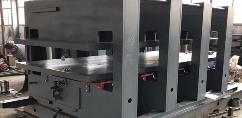 TZM TM 5200C  РАМНАЯ КОНСТРУКЦИЯ     					 Усиленная конструкция рамы пресса из цельных толстостенных стальных плит гарантирует параллельность столов- долговременное и надежное функционирование, качество проведения технологических операций при мак...