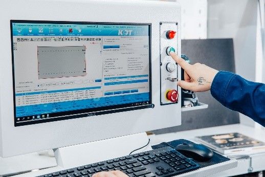 KDT KD-612G  КОМПЬЮТЕР+XML / MPR, ПРОСТОТА В ЭКСПЛУАТАЦИИ       						 Работа с картами присадки из программы «Базис-мебельщик»  					        						 Формат файлов MPR, XML, DXF  					        						 Станок может производить одновременную обработку ...