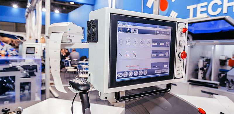 KDT KS-132PV  ПРОМЫШЛЕННЫЙ КОМПЬЮТЕР С СЕНСОРНЫМ ЭКРАНОМ (TouchScreen)      Промышленный компьютер с сенсорным экраном (TouchScreen) на базе Windows обеспечивает надежную работу системы ЧПУ, программное обеспечение KDTsoft   		 