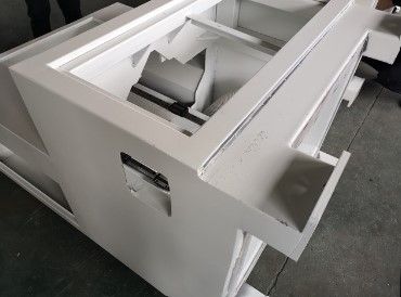 TC-828A8  СВАРНАЯ МАССИВНАЯ СТАЛЬНАЯ СТАНИНА     			 Собрана из двух цельносварных частей, выполненных из толстостенных стальных труб прямоугольного сечения толщиной 6-8 мм, что обеспечивает высокую степень жесткости конструкции станка, устойчивос...