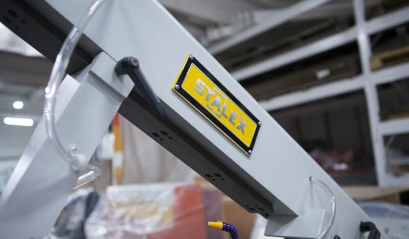 Stalex BS-460G 
  Штатная система подачи СОЖ  
 Применяется при резке с целью смазки и охлаждения режущего инструмента и поверхности заготовки, которые участвуют в процессе металлообработки  

