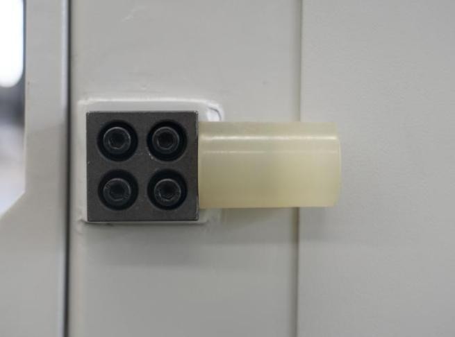 HOLD HMG 4-300T  Устройство противоударной защиты 
 Снижает риск механических повреждений как оборудования, так и обрабатываемого материала, обеспечивая безопасность процесса и долговечность станка  
