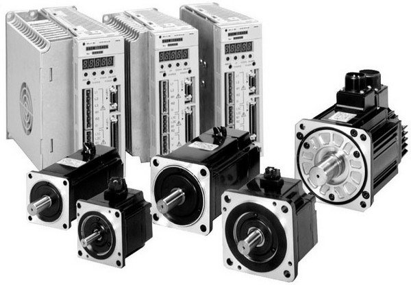 IRONMAC E-EP  Серводвигатель  Серводвигатели по оси Y - YASKAWA (Япония) 2,9 кВтСерводвигатели по оси Х - YASKAWA (Япония) 1,3 кВтСерводвигатель по оси Z - YASKAWA (Япония) 0,75 кВт