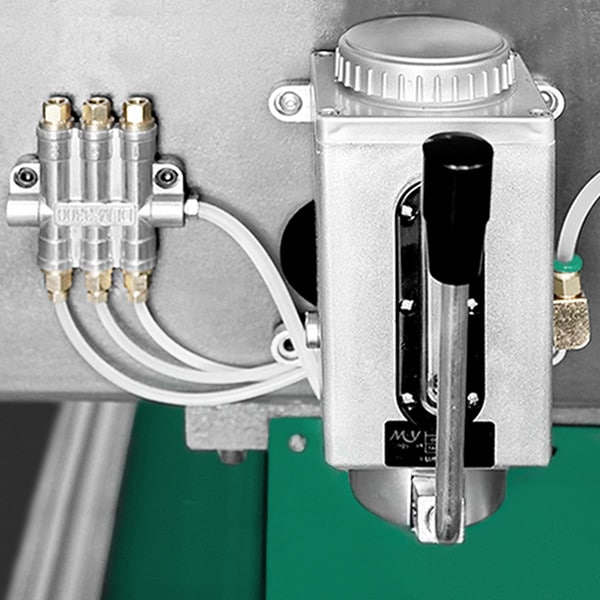 TS 9015 M  Система смазки   Система централизованной смазки позволяет обеспечить смазку направляющих по всем осям, при этом количество смазочного материала четко дозировано и расходуется в минимальном количестве 