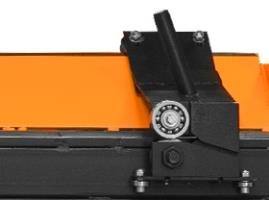 LBM 2000  Раскройка материала  В комплекте со станком поставляется отрезной нож шириной 200 мм, который предназначен для высококачественной разрезания листа 