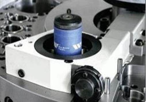 Smd HPH-5058 ИНДЕКСНЫЕ СТАНЦИИ  Приводятся в движение серводвигателем с червячным редуктором, который работает в масляной ванне, что обеспечивает высокую износостойкость узла и точность поворота 
