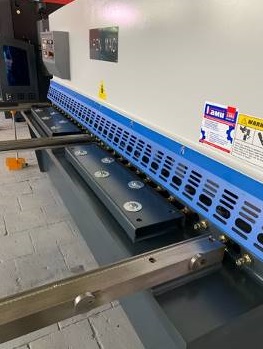 IRONMAC SB-K  Защита зоны резания  Защита зоны резания обеспечивает защиту рук оператора 