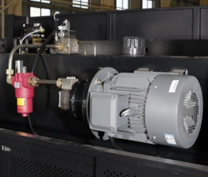 MetalTec HBM 160/3200M 
  НАДЕЖНЫЙ И МОЩНЫЙ ДВИГАТЕЛЬ  
 Двигатель SIEMENS - это высокоэффективный низковольтный трехфазный электродвигатель, изготовленный SIEMENS ltd в соответствии со стандартом IEC & GB  Материал корпуса - чугун  
