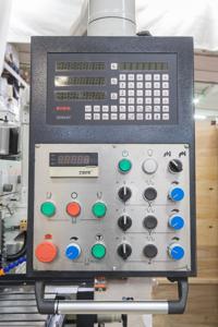 Stalex WFM 750 Servo 
  УЦИ  
 Цифровая индикация по осям X/Y/Z 
