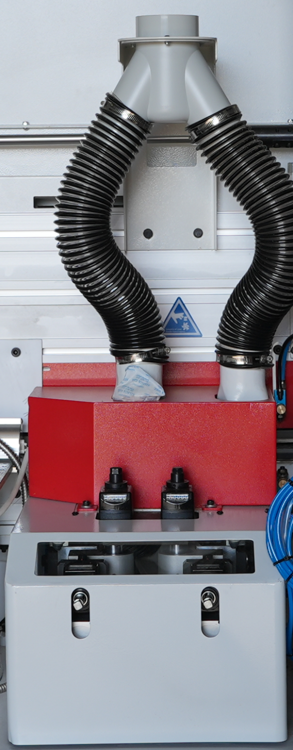 ALTESA SUPERSET NC 5650RF SERVO  Предварительное фрезерование 
 Узел предварительной фрезеровки оснащается алмазным инструментом 1003048(H)mm компании LEUCO (Германия)  Также до и после фрезе установлены щетки для очистки детали, и обдувом загото...