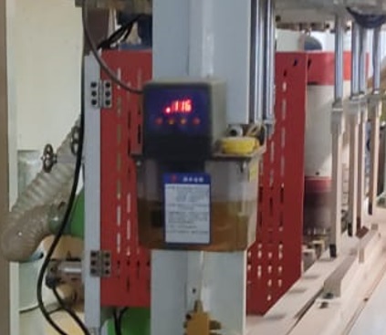EcoWood FC2 LITE  Централизованная смазка  Станок оснащен централизованной системой смазки направляющих и других элементов станка 