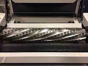 WoodTec SR 600 W ECO ШЕЙПЕРНЫЙ ВАЛ  Ножевые пластины расположены по спирали  Это обеспечивает плавный вход ножей в заготовку и исключает ее подрывы, что повышает качество обработанной поверхности 
