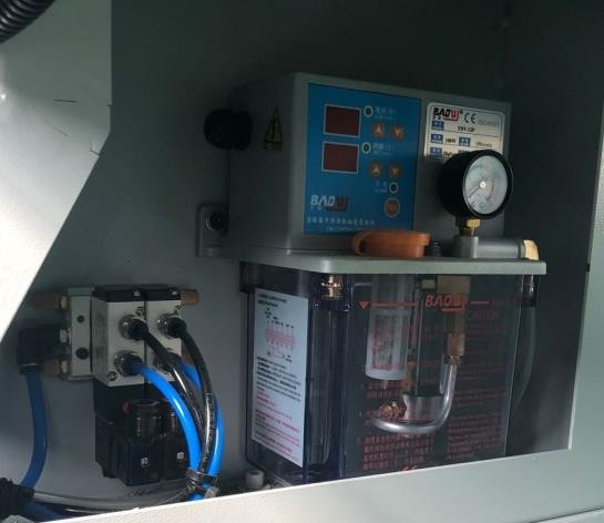 EcoWood MasterCut 250  Автоматическая система смазки узлов  В автоматическом режиме смазка узлов осуществляется через заданные интервалы времени 
