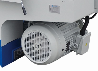 QUADRO MRS-2-280  Мощные двигатели пильных валов  На станке установлены двигатели повышенной мощности – 2 х 45 кВт, что позволяет распиливать заготовки высотой до 280 мм!