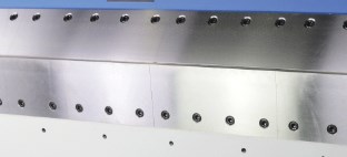 MTB 2S 1220  Зажим по всей ширине  Крепкие зажимные пластины выполняют ровный и качественный угол заготовки 