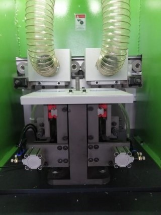 FABTEC MF50F 
 Агрегат предварительного фрезерования 
Удаляет волнистости и заусенцы, улучшает сцепление кромочной ленты с панелью  Два высокоскоростных двигателя (2,2 кВт х 2, 12000 об/мин), алмазные фрезы (125 х 30 х H35 3+3)  Удаляет волнисто...