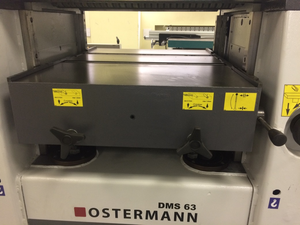 OSTERMANN DMS 63W  Ролики в столе  Приводные ролики в столе имеют удобную настройку вылета по высоте от 0,1 мм до 1 мм, что позволяет настроить станок под обработку любого материала Привод вальцов от двигателя подачи посредством цепи 