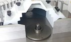 HCM MX5615A  КОЖУХ / ГОЛОВА  Массивная фрезерная головка позволяет использование фрез большого диаметра  Алюминиевые направляющие имеют ребра жесткости - долговечны и удобны в настройке 