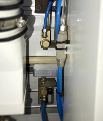 ADVANTAGE 5000RF SERVO  Нанесение антиадгезионной жидкости 
 Распыление антиадгезионной жидкости после предварительного фрезерования позволяет эффективно предотвратить избыточное нанесение горячего расплава во время процесса кромкооблицовки и заг...
