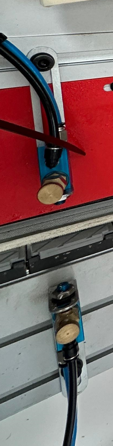 ALTESA SUPERSET NC 5650RF SERVO  Узел подачи очистительной жидкости 
 Удаляет возможные загрязнения и помогает лучше обработать деталь в зоне полировки 
