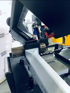 IRONMAC CUT-250F Euro Type  Направляющий ролик  Для удобства перемещения заготовки и оснащения станка дополнительными рольгангами 