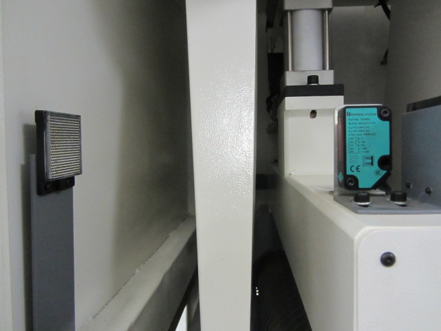 WoodTec RRP 630 E 
  СИСТЕМА ОСЦИЛЯЦИИ ЛЕНТЫ  
 Система осцилляции ленты обеспечивает выравнивание ленты на шлифовальных узлах, и повышает качество шлифования  
