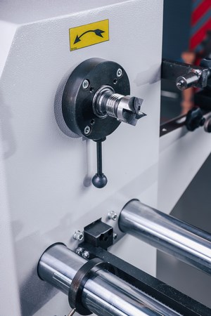 OSTERMANN CL 1200 Standart  Ведущий центр  Привод вращения заготовки осуществляется с помощью зазубренного центра Крепление ведущих центров осуществляется по универсальному конусу МК2, что позволяет устанавливать любой центр с такой посадкой Резьб...