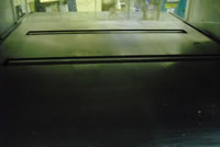 Supermac-630 
 На рабочем столе расположены два не приводных гладких вальца 
