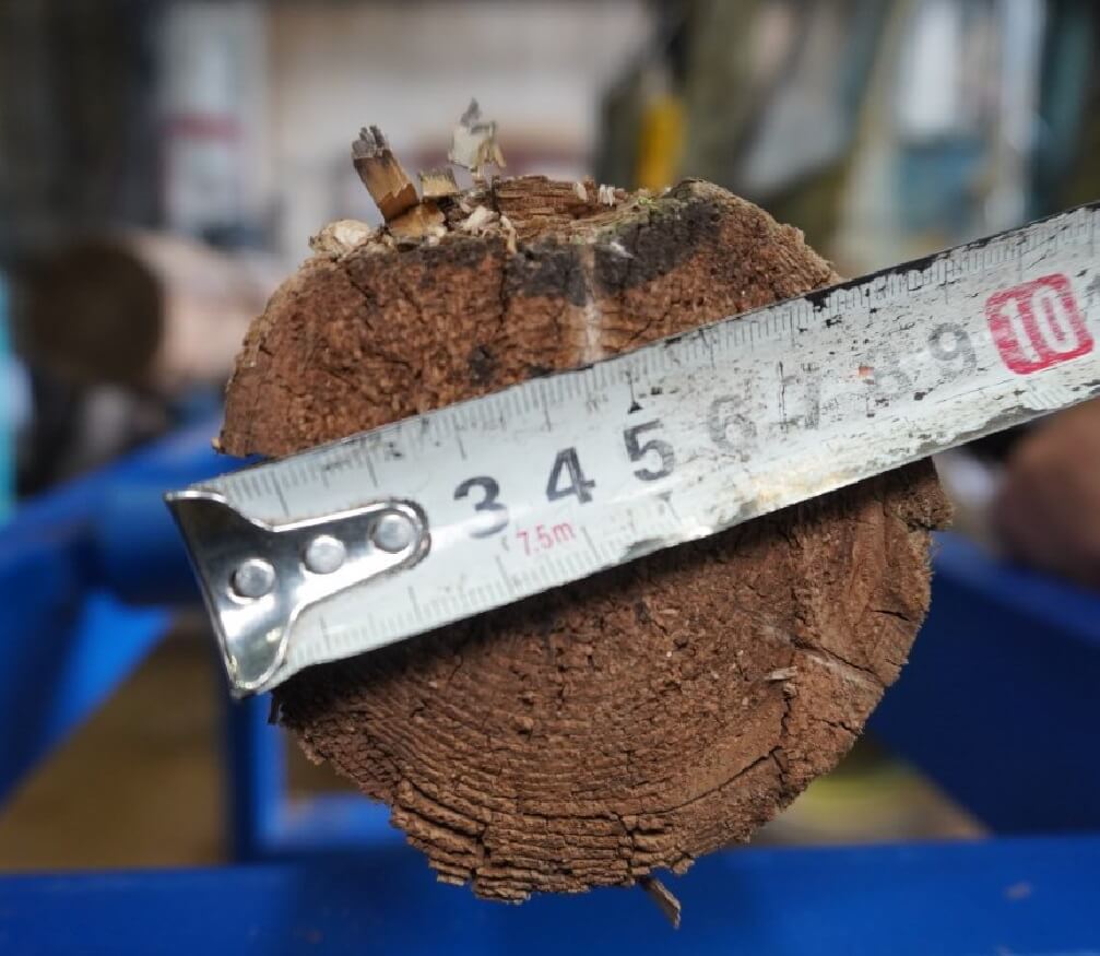 EcoWood UFP-260  Диаметры обработки  Универсальная конструкция станка с раздвижными фрезами, системой пиления, цепной системой подачи с зацепами и пневматическими прижимами позволяет пилить бревна диаметрами от 80 до 260 мм в комле, стабильно полу...