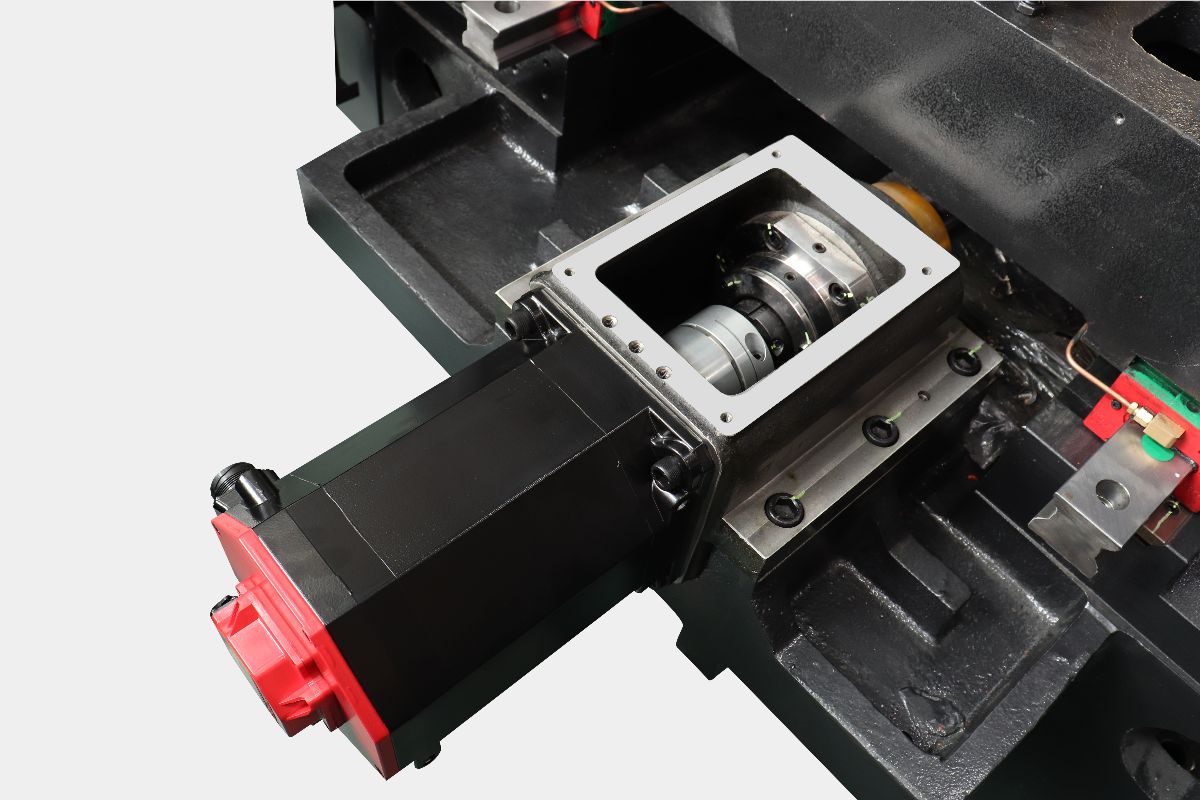 SPITZEN HMT-1250  Основные двигатели FANUC  В базовой комплектации на станках HMT применяются шпиндельные моторы FANUC , обеспечивающий высокую мощность, крутящий момент и отличную производительность Характеризуются быстрым ускорением, плавным вра...