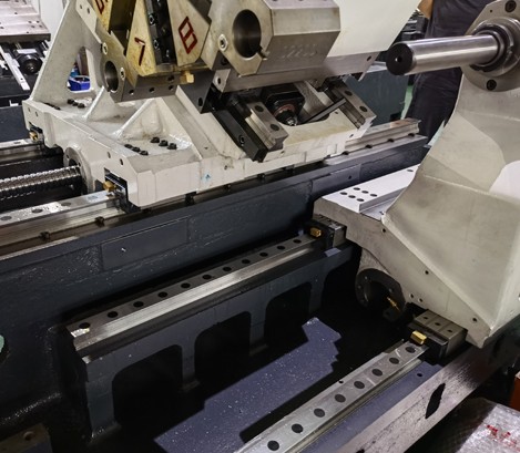 NINGBO BLIN MACHINERY BL-S205SY  ШВП 
 По всем осям ШВП имеют три точки крепления: по краям и посередине  Такая компоновка гасит вибрацию и отжим винта при резании, тем самым повышая точность изготовления детали  Специальная термообработка ШВП, п...
