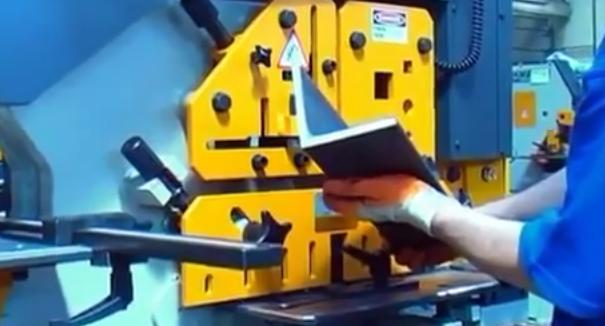 IRONMAC HKM 60 
  Удобство  
 Процесс резки происходит при перемещении подвижного ножа относительно неподвижного, а пробивание отверстия при перемещении пуансона относительно матрицы  

