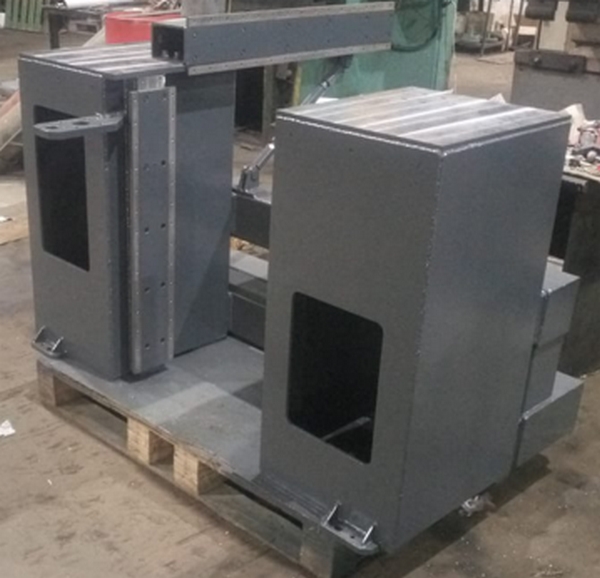 IRONMAC BLOX-300-4  Станина  Надежная массивная станина изготовлена по принципу Европейских производителей таких станков В основе станины лежат тяжелые металлические корпуса, к которым крепятся линейные направляющие, узлы и агрегаты  Корпуса форми...