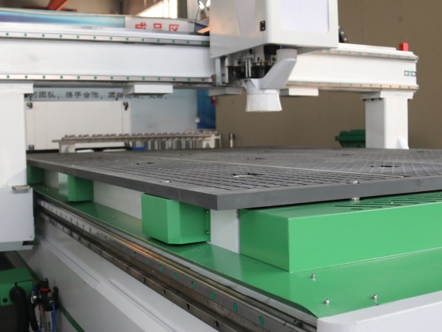WoodTec HA 2030 P 
 ПНЕВМОУПОРЫ 
 Для автоматического позиционирования заготовки  Удобное и быстрое позиционирование листовых материалов для увеличения скорости изготовления продукции  
